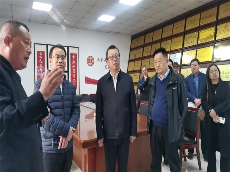 省自然資源廳林業(yè)改革發(fā)展處處長張文用一行來金秋農牧公司調研林下經濟發(fā)展情況